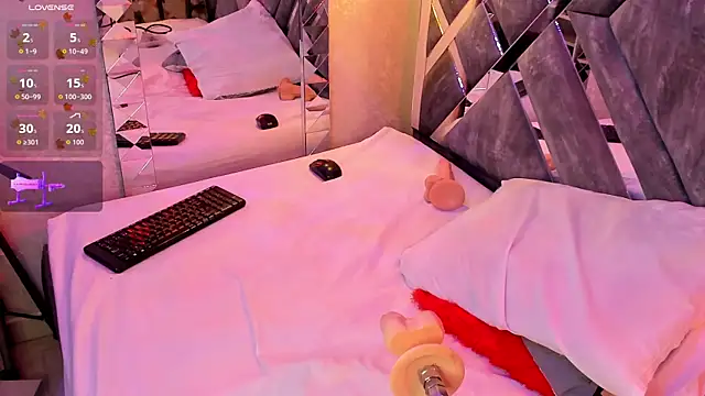 EvelynLips  online show from 10, 9, 2025