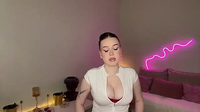 Snapshot of mistress_of_hearts chatting on 16, 6, 2026 mistress of hearts online show from 16, 6, 2026