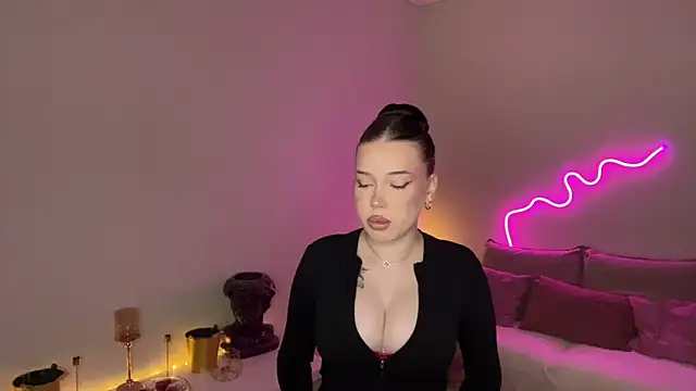 Snapshot of mistress_of_hearts chatting on 17, 6, 2026 mistress of hearts online show from 17, 6, 2026