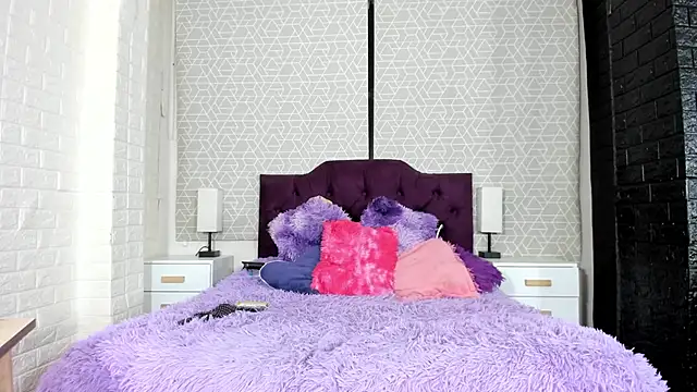 Zamara Kleii online show from 8, 11, 2025