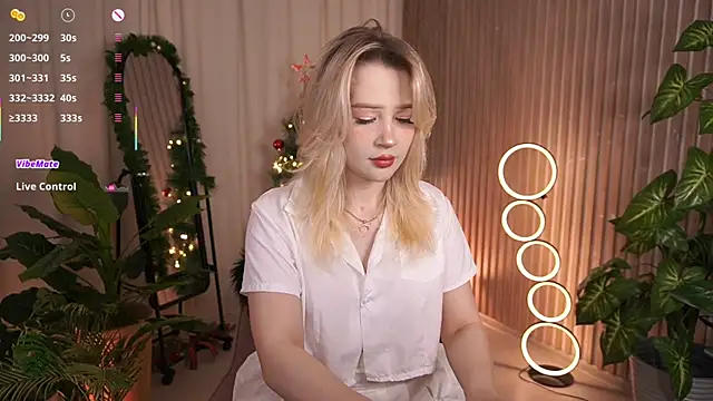 LauraWifeness online show from 22, 12, 2025