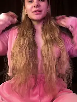 Chloe Ravens online show from 6, 10, 2025