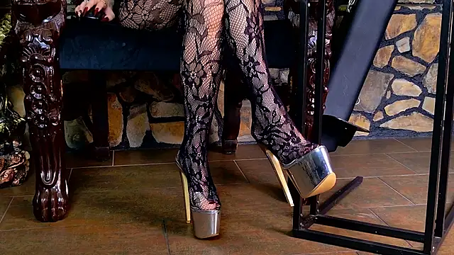 VanessaColby online show from 12, 10, 2025