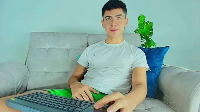 CamiiGuzmanX online show from 12, 10, 2025