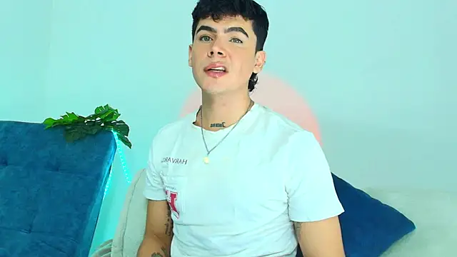 CamiiGuzmanX online show from 11, 11, 2025