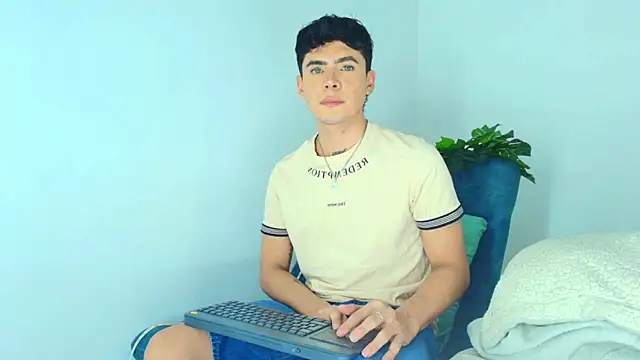 CamiiGuzmanX online show from 12, 11, 2025