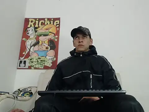 Snapshot of Thomasjons_ chatting on 31, 10, 2025 Thomasjons online show from 31, 10, 2025