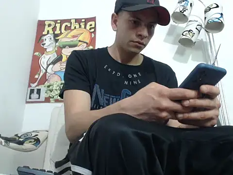 Snapshot of Thomasjons_ chatting on 9, 11, 2025 Thomasjons online show from 9, 11, 2025