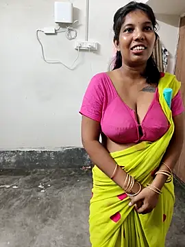 Snapshot of Hotty-Moni chatting on 15, 9, 2025 Hotty-Moni online show from 15, 9, 2025
