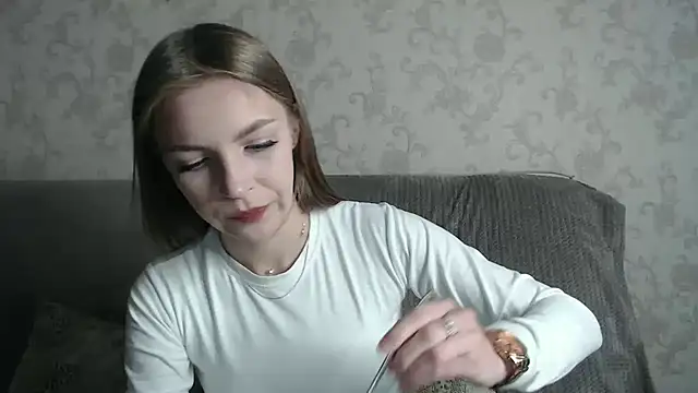 Snapshot of HitGyrl chatting on 7, 5, 2026 HitGyrl online show from 7, 5, 2026
