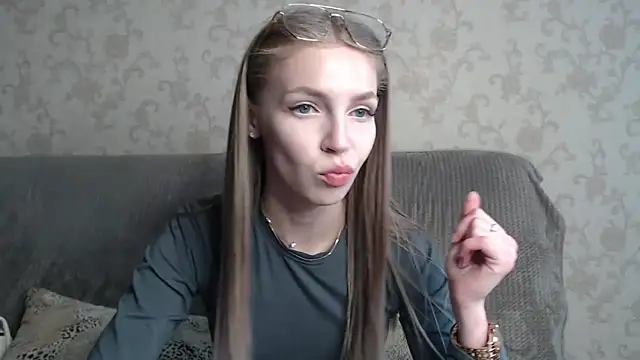 Snapshot of HitGyrl chatting on 12, 5, 2026 HitGyrl online show from 12, 5, 2026