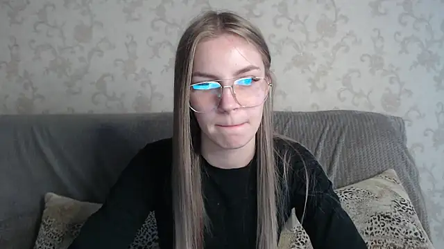 Snapshot of HitGyrl chatting on 19, 5, 2026 HitGyrl online show from 19, 5, 2026