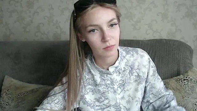 Snapshot of HitGyrl chatting on 3, 6, 2026 HitGyrl online show from 3, 6, 2026