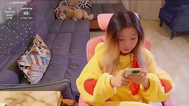 Snapshot of Deserve_E chatting on 17, 10, 2025 Deserve E online show from 17, 10, 2025