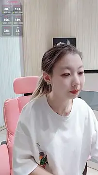 Snapshot of Deserve_E chatting on 30, 11, 2025 Deserve E online show from 30, 11, 2025