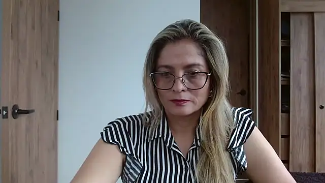 linda-mature43 online show from 23, 10, 2025