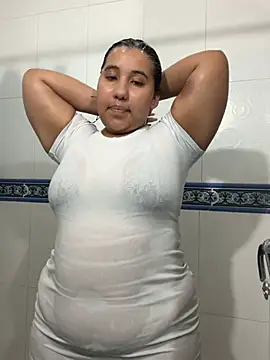 la pequena culona online show from 15, 4, 2026