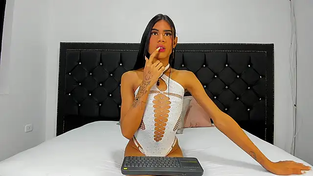 LissyAndrade online show from 24, 10, 2025