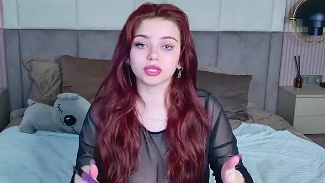Snapshot of Lia_Colls chatting on 28, 9, 2025 Lia Colls online show from 28, 9, 2025