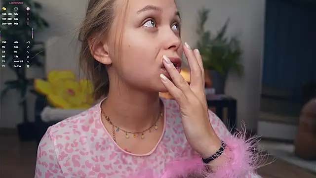 OdellaGillingham online show from 27, 9, 2025