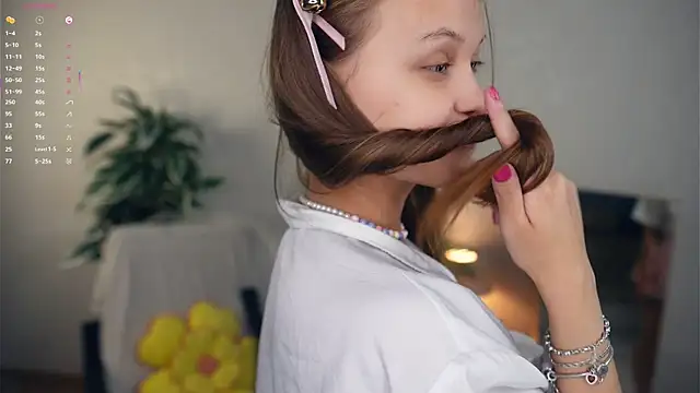 OdellaGillingham online show from 16, 10, 2025