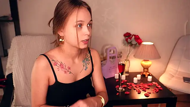 OdellaGillingham online show from 29, 11, 2025