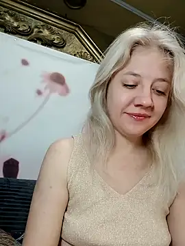 Snapshot of HeronDenni chatting on 19, 12, 2025 HeronDenni online show from 19, 12, 2025