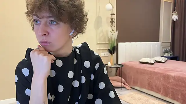 daniellia  online show from 15, 11, 2025