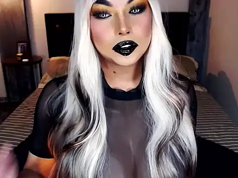 xTrixieMae online show from 12, 4, 2026