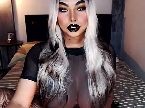 xTrixieMae online show from 13, 4, 2026