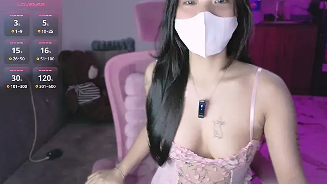 Snapshot of Phuong_Bee chatting on 4, 4, 2026 Phuong Bee online show from 4, 4, 2026