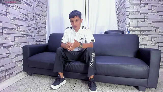 Snapshot of Crazy_Cult_Sex chatting on 30, 4, 2026 Crazy Cult Sex online show from 30, 4, 2026