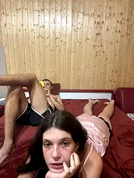 Snapshot of FoxStudioSex chatting on 25, 9, 2025 FoxStudioSex online show from 25, 9, 2025
