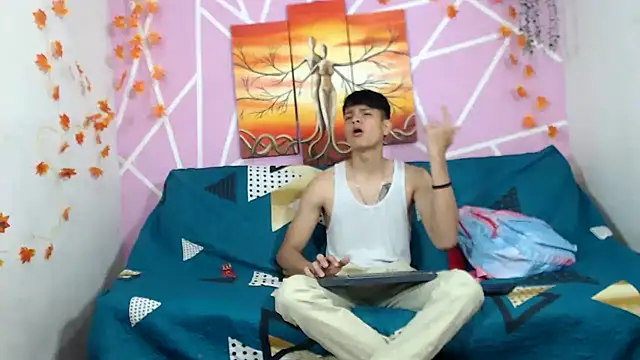 Snapshot of lau_and_boys18 chatting on 9, 10, 2025 lau and boys18 online show from 9, 10, 2025