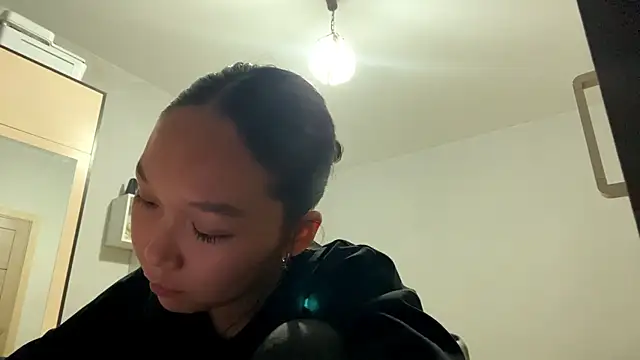 Snapshot of OraCowee chatting on 5, 10, 2025 OraCowee online show from 5, 10, 2025
