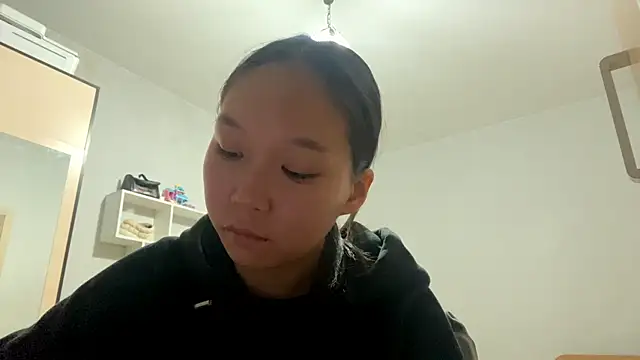 Snapshot of OraCowee chatting on 9, 10, 2025 OraCowee online show from 9, 10, 2025