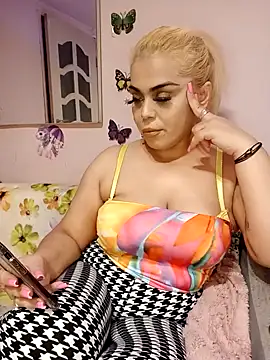 Snapshot of izauri2025 chatting on 9, 10, 2025 izauri2025 online show from 9, 10, 2025