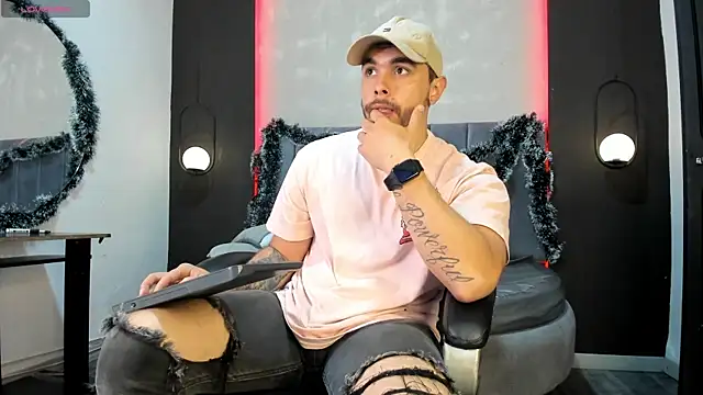 Liam walk  online show from 22, 12, 2025