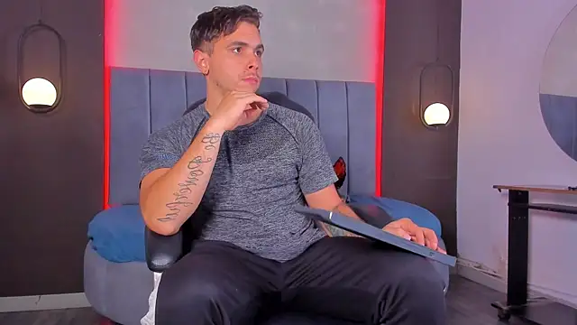 Liam walk  online show from 17, 4, 2026