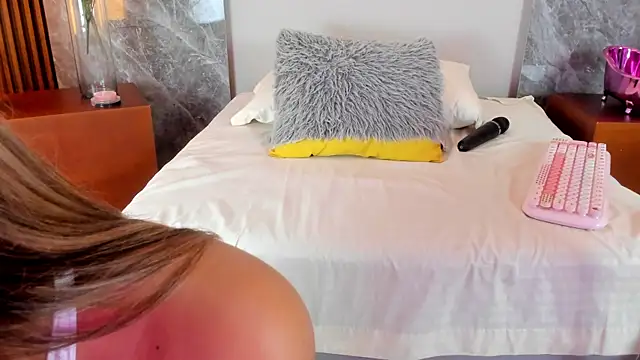 Emma hunter  online show from 7, 1, 2026