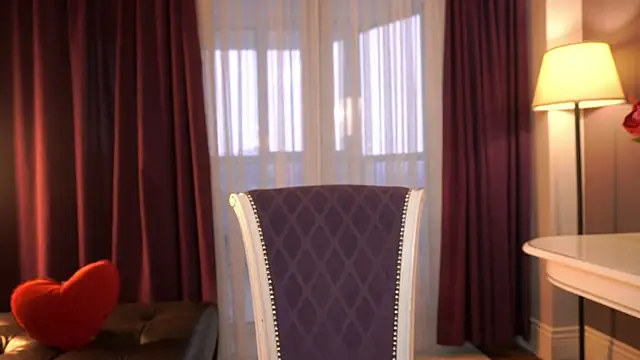 ElwynaBrickell online show from 25, 11, 2025