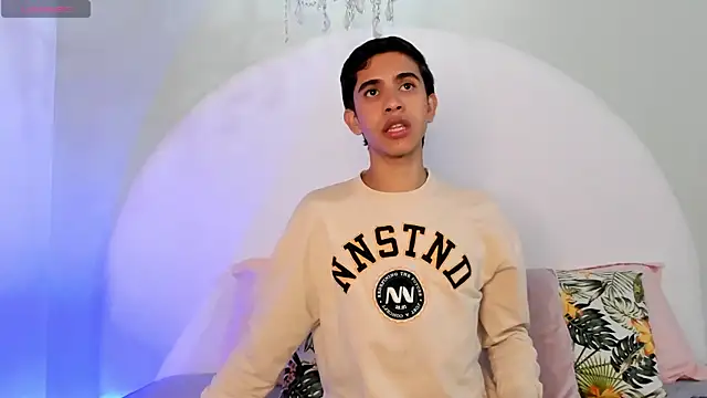 Snapshot of JoshuaSanzz chatting on 18, 12, 2025 JoshuaSanzz online show from 18, 12, 2025