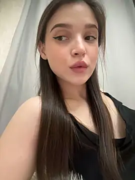 Snapshot of NoraGartner chatting on 9, 10, 2025 NoraGartner online show from 9, 10, 2025