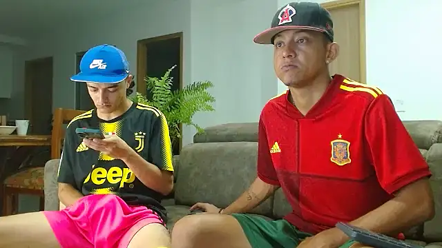 Snapshot of skinny23cm chatting on 18, 12, 2024 skinny23cm online show from 18, 12, 2024