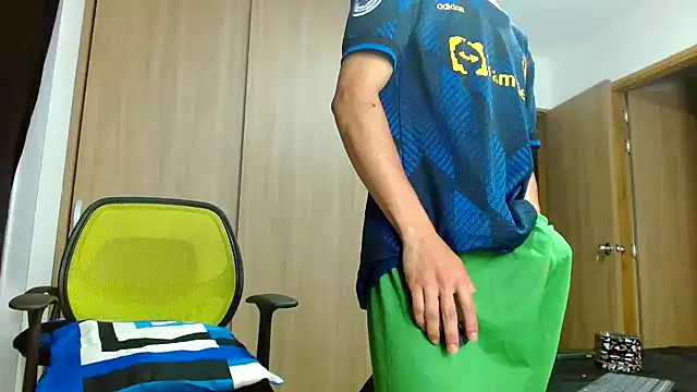 Snapshot of skinny23cm chatting on 8, 1, 2025 skinny23cm online show from 8, 1, 2025