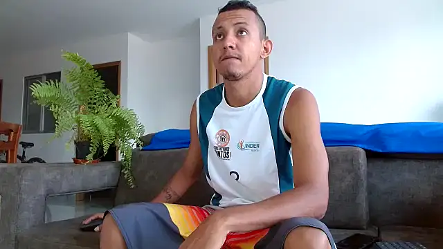 Snapshot of skinny23cm chatting on 12, 1, 2025 skinny23cm online show from 12, 1, 2025