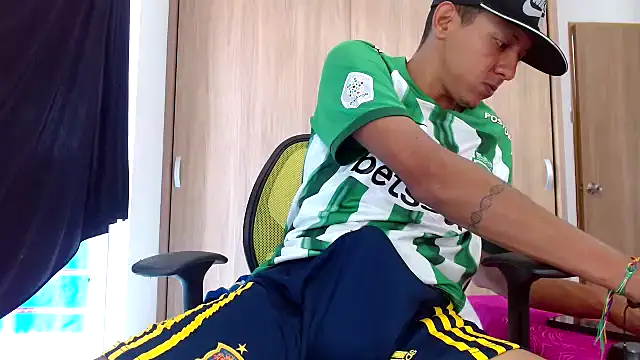 Snapshot of skinny23cm chatting on 31, 1, 2025 skinny23cm online show from 31, 1, 2025