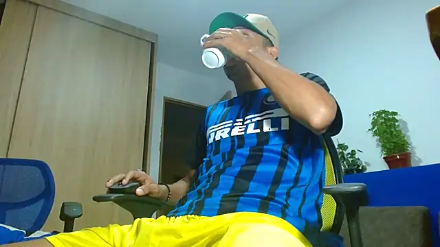 Snapshot of skinny23cm chatting on 16, 9, 2025 skinny23cm online show from 16, 9, 2025