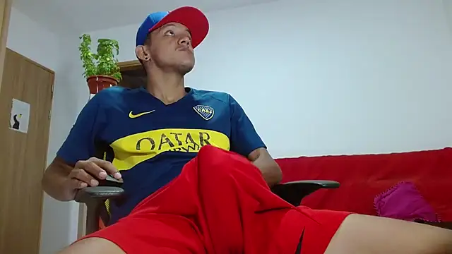 Snapshot of skinny23cm chatting on 21, 10, 2025 skinny23cm online show from 21, 10, 2025