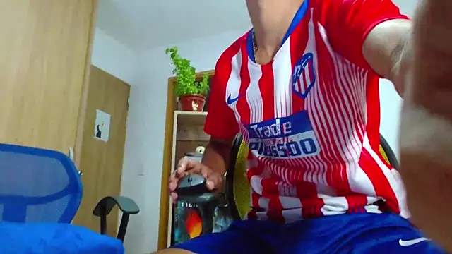 Snapshot of skinny23cm chatting on 28, 10, 2025 skinny23cm online show from 28, 10, 2025